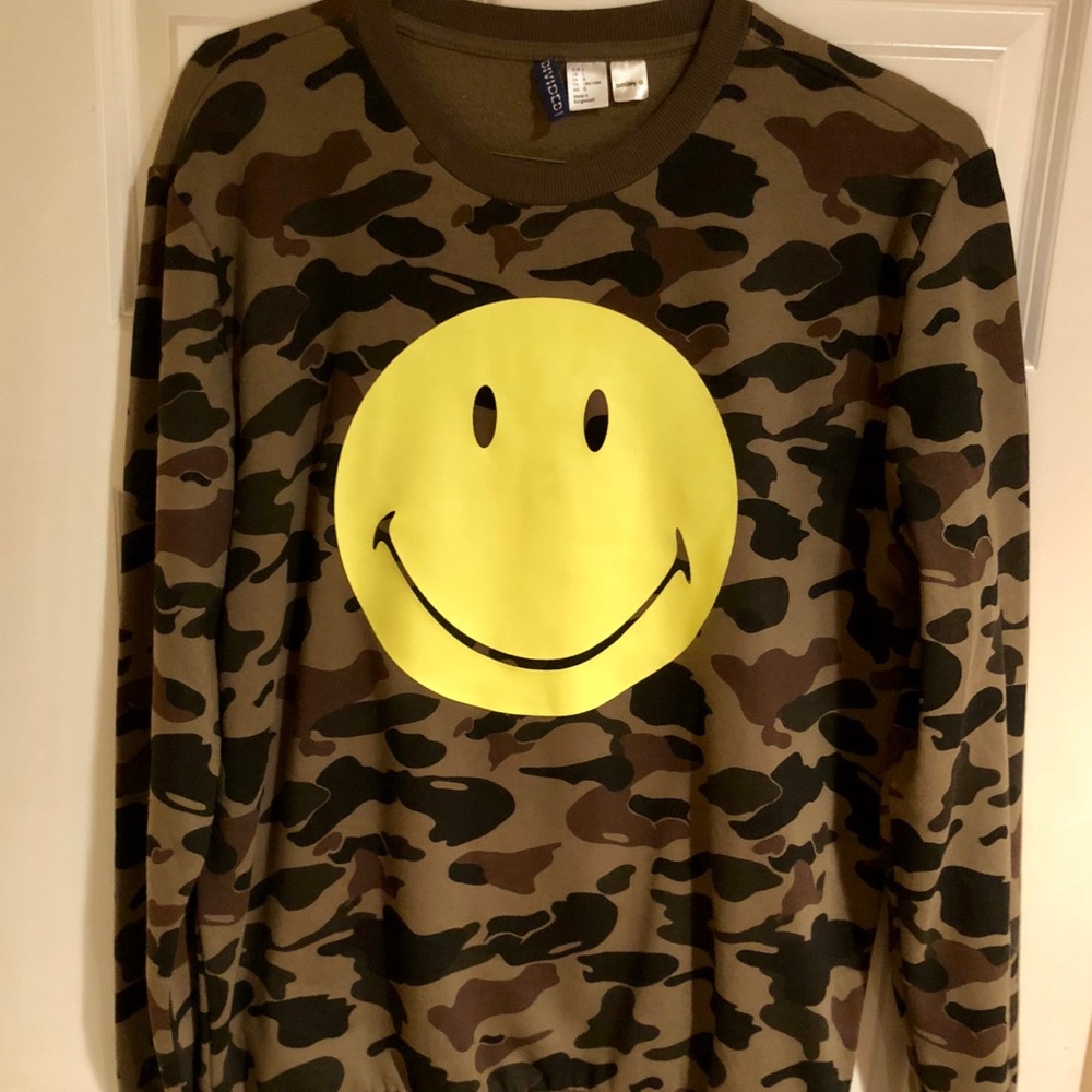 Fleece Lined Camo/Smiley Sweatshirt Size Large - Picture 4 of 4